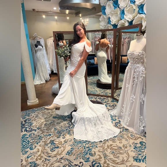 Wedding dress - Picture 13 of 15